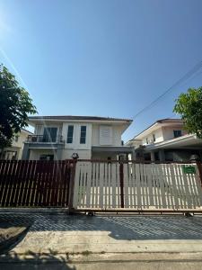 For RentHousePhutthamonthon, Salaya : 🏕2-story detached house for rent, 3 bedrooms, 3 bathrooms, Phonthawee Village, garden view, Phutthamonthon Sai 5 Road, good weather, there is green space around the house.