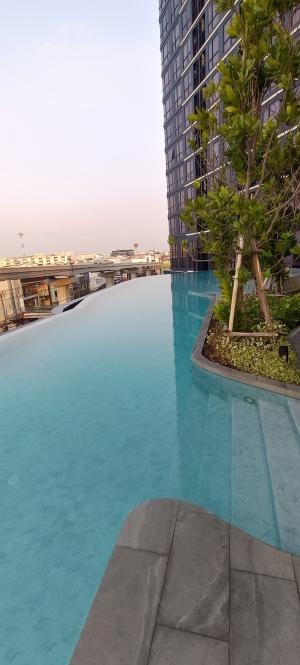 For RentCondoLadprao101, Happy Land, The Mall Bang Kapi : Rent / For rent, Duo Space room, 2 floors, beautifully decorated, nice to live in. Same floor as the common area, swimming pool, fitness center.