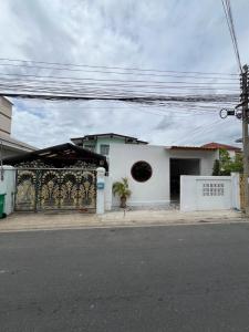 For RentHome OfficeChokchai 4, Ladprao 71, Ladprao 48, : #Single house for sale in Don Mueang, 2 storey detached house, property details: - House number 142 Soi Saranakhom 17 - South direction - 5 bedrooms, 2 bathrooms, 1 large kitchen, 1 storage room, 1 prayer room - Area 75 sq m. - Parking Can accommodate 3 c