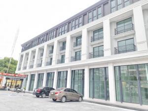 For RentShophouseOnnut, Udomsuk : Commercial building for rent, On Nut 74/1 (On Nut - Phatthanakan), good location, has central parking. Suitable for doing business, close to the BTS Yellow Line, Si Nut Station, 400 meters.