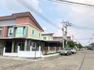 For RentHouseNonthaburi, Bang Yai, Bangbuathong : House for rent, corner townhouse Buathong Thani Parkview Village 12 Chan Thong Iam Road, Bang Bua Thong, Nonthaburi