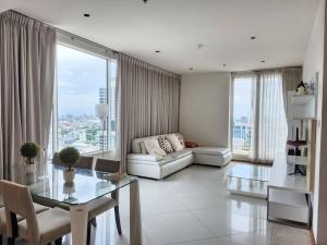 ให้เช่าคอนโดสาทร นราธิวาส : The Empire Place - High Floor! Spacious 3 Beds Unit for Rent!