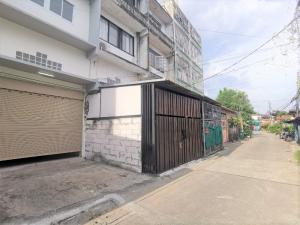 For SaleShophousePinklao, Charansanitwong : Shophouse for sale Soi Charansanitwong 4, near MRT Tha Phra.