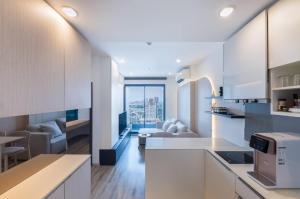 For RentCondoOnnut, Udomsuk : 🌆 Ideo Mobi Sukhumvit 66 (next to BTS Udomsuk)🏢 15th floor / 54 sq m / 2 bedrooms, 1 bathroom 💵 Rental price: 40,000 baht/month 🛋️ Ready to move in