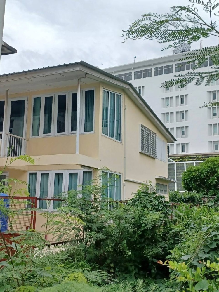 For RentRetailYaowarat, Banglamphu : for rent on Thanee Road, Phra Nakhon, near Khao San Road. Suitable for home office, hostel, cafe, shop.