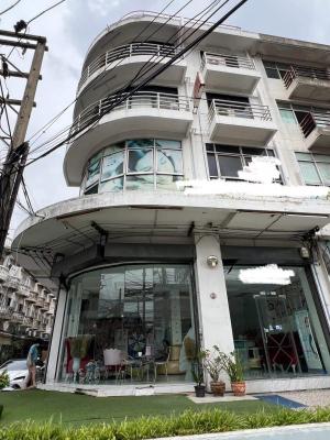 For RentShophousePattanakan, Srinakarin : Commercial building for rent, very good location, 2 units, corner room, next to On Nut Road.  (Opposite On Nut 54)