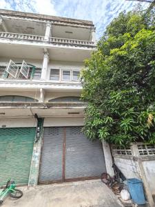 For SaleShophouseBang Sue, Wong Sawang, Tao Pun : This price can no longer be found!!! Selling a three-and-a-half-story townhouse, solid structure, in good condition, located on Soi Krungthep-Nonthaburi 56, near Wong Sawang MRT station, Take it for a good renovation, it