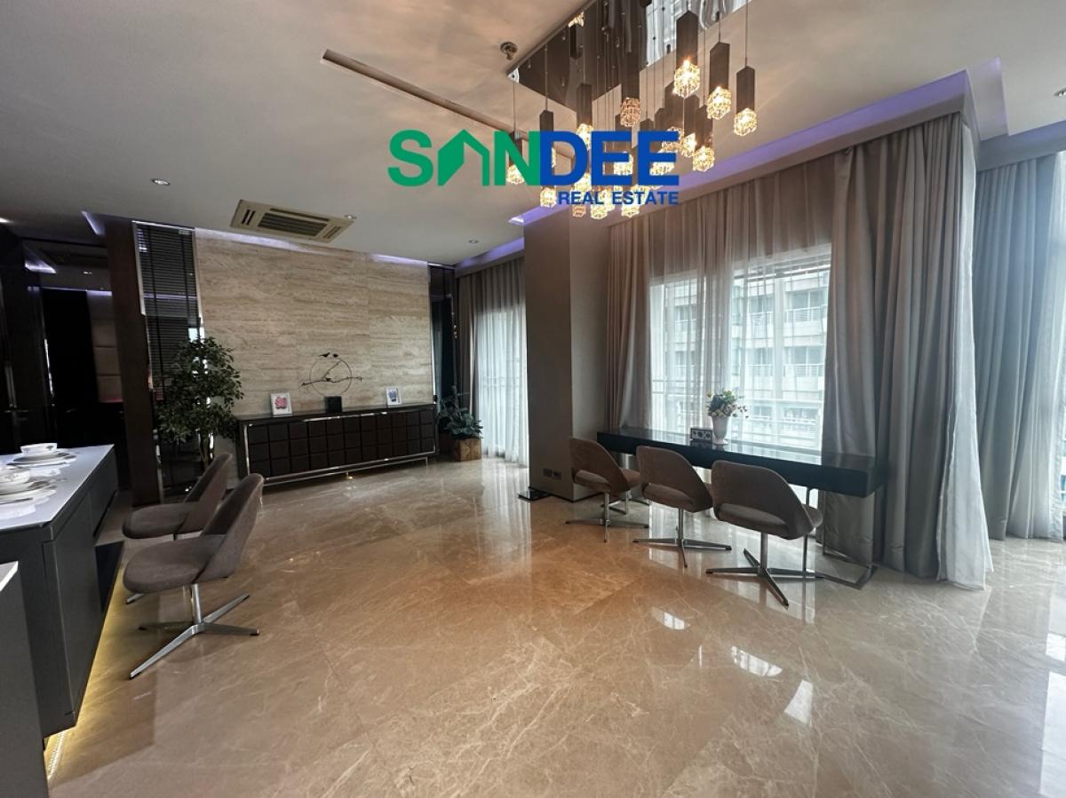 For RentCondoPattanakan, Srinakarin : Condo for rent, Fourwings Srinakarin, Floor 23, corner room, 131.74 sq m., very luxurious, fully furnished, ready to move in, 2 bedrooms, 3 bathrooms, large hall.