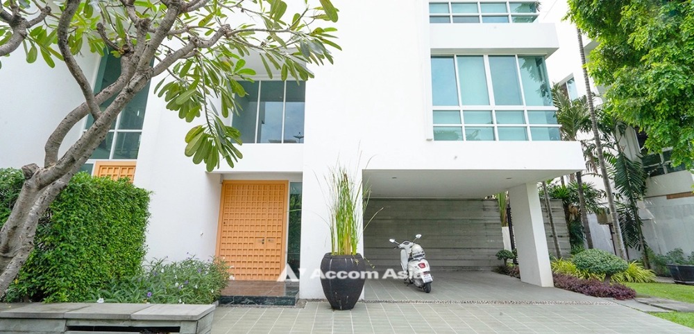 For RentHouseSathorn, Narathiwat : Private Swimming Pool, Pet-friendly | 4 Bedrooms House for Rent in Sathorn, Bangkok near BTS Chong Nonsi - MRT Khlong Toei at The Trees Sathorn (13001747)