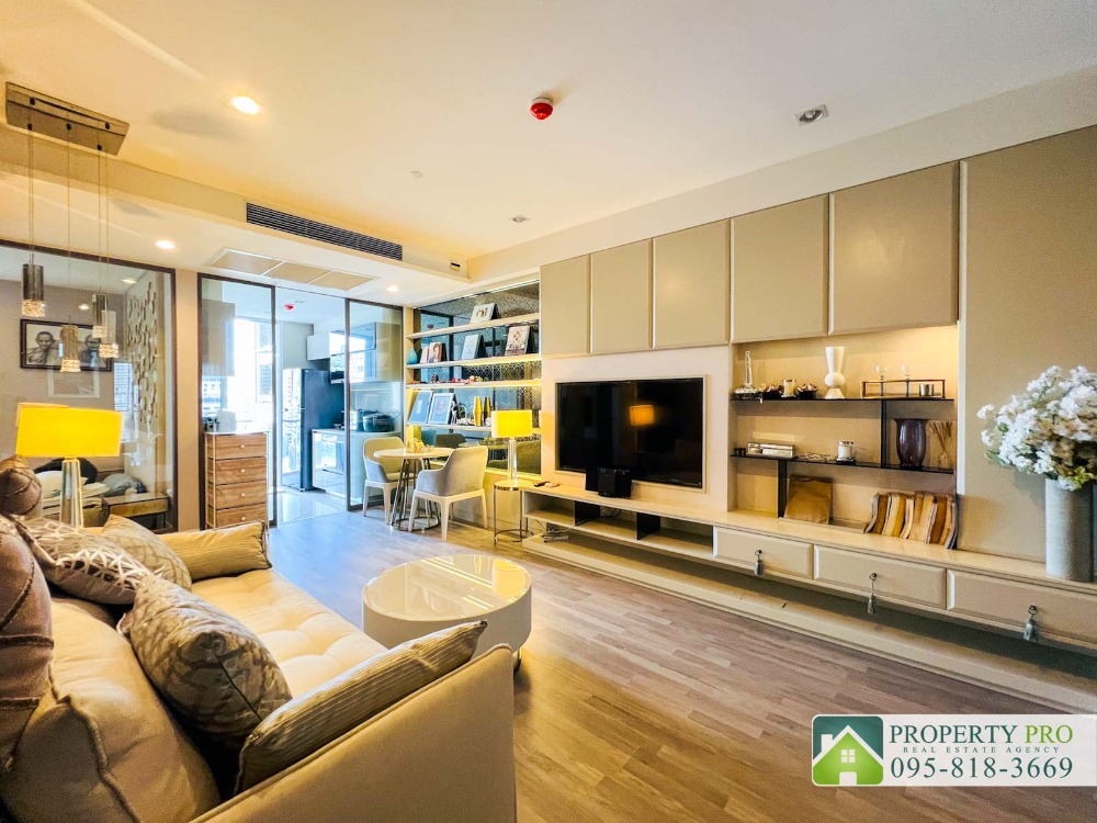 For SaleCondoSathorn, Narathiwat : SL24S-013 Condo for Sale The Room Sathorn Pan road, 50 Sqm 1 bed 1 bath Beautiful decoration Fully-Furnished Near BTS Surasak Bangkok Christian College Saint Louis Hospital Silom Bang Rak Surawong Sirat Expressway