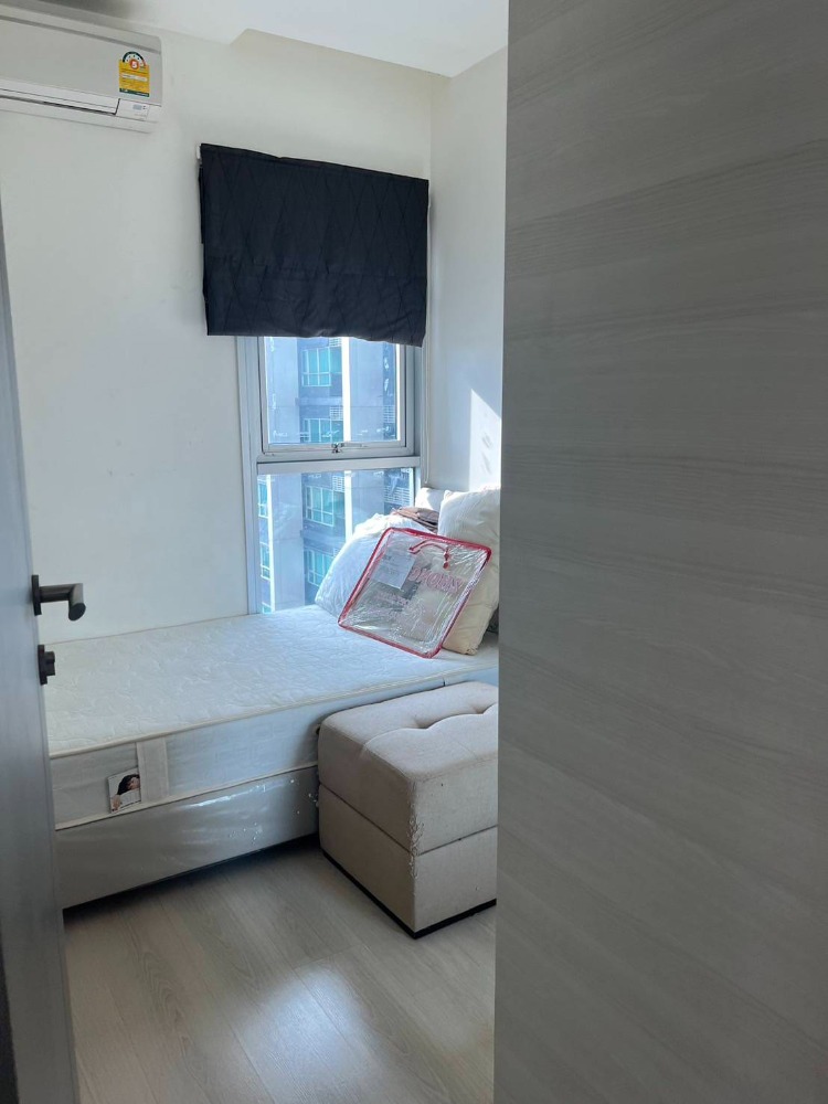 For SaleCondoRatchadapisek, Huaikwang, Suttisan : S-LRPS107 Condo for sale, Life Ratchadaphisek, 33rd floor, Building B, street view, 55 sq m., 2 bedrooms, 2 bathrooms, 5.5 million, 064-959-8900