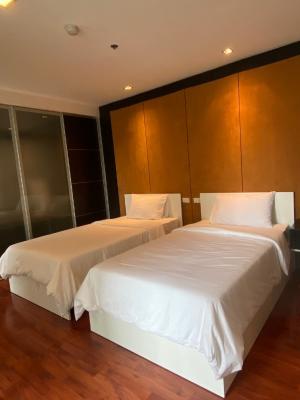 For RentCondoSukhumvit, Asoke, Thonglor : Very Large 2 bedrooms + 2 bathrooms192 Sq. m.96,000 Baht/month line: miragecondo 0842914701 kim