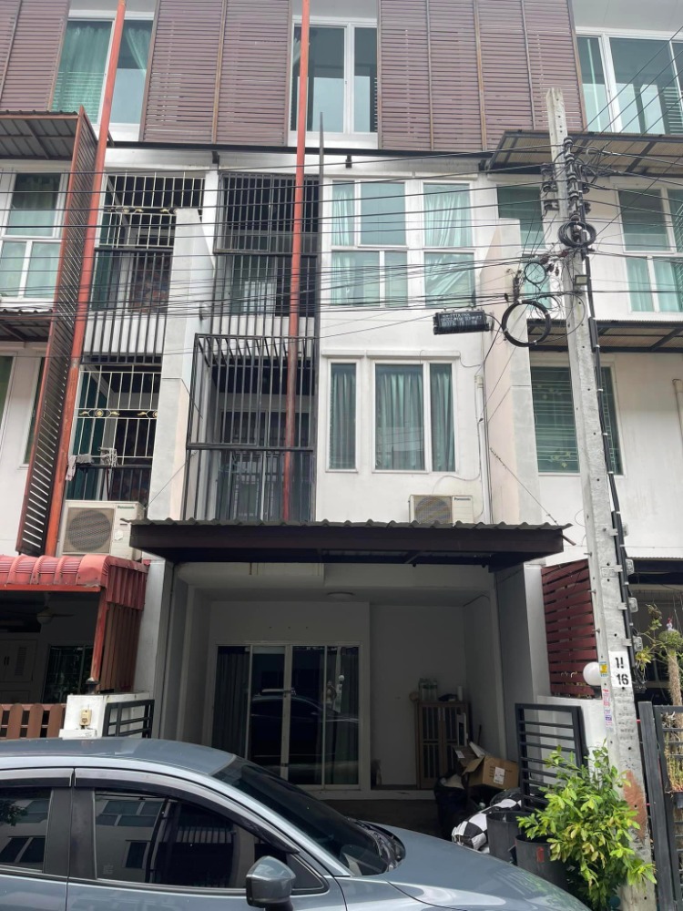 For RentHome OfficeChaengwatana, Muangthong : For rent: 3.5-storey townhouse, The Attic Light Village, Chaeng Watthana-Pak Kret, behind Central Chaeng Watthana.