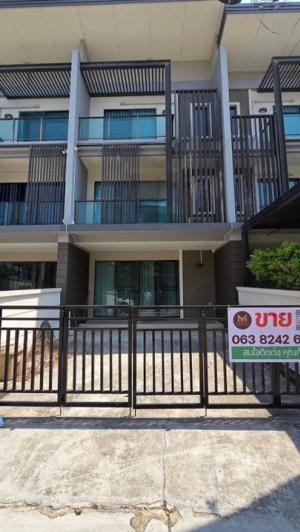 For SaleTownhouseNonthaburi, Bang Yai, Bangbuathong : 3-story townhome for sale, Town Avenue Merge Rattanathibet, only 700 meters to MRT Samyaek Bang Yai, 3-story townhouse, area 29 sq m, usable area 170 sq m.