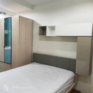 For RentCondoLadprao, Central Ladprao : Room available for rent: Abstracts Phahonyothin Park (Abstracts Phahonyothin Park). If interested in negotiating the price, add Line @condo168 (with @ in front)