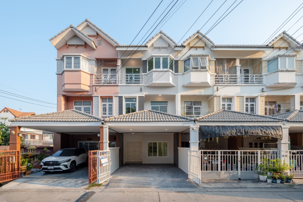 For SaleTownhouseRattanathibet, Sanambinna : For sale - Newly decorated second-hand house, Vision Ville 5 project, Ngamwongwan-Samakkhi, 3-story townhome.