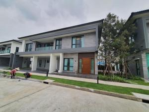 For SaleHouseBangna, Bearing, Lasalle : 📢👇New house for sale at a price lower than the contract price, the largest size in the project, the front position of the project, next to the common area, in front of the garden, the house is empty and undecorated (the decorated image is only a reference