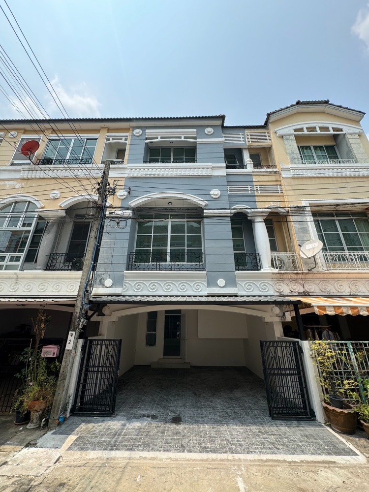 For SaleTownhouseYothinpattana,CDC : Townhome Baan Klang Muang Ladprao - Yothin Phatthana / 3 bedrooms (sale with tenant), Baan Klang Muang Ladprao - Yothin Phatthana / Townhome 3 Bedrooms (SALE WITH TENANT) KARN037