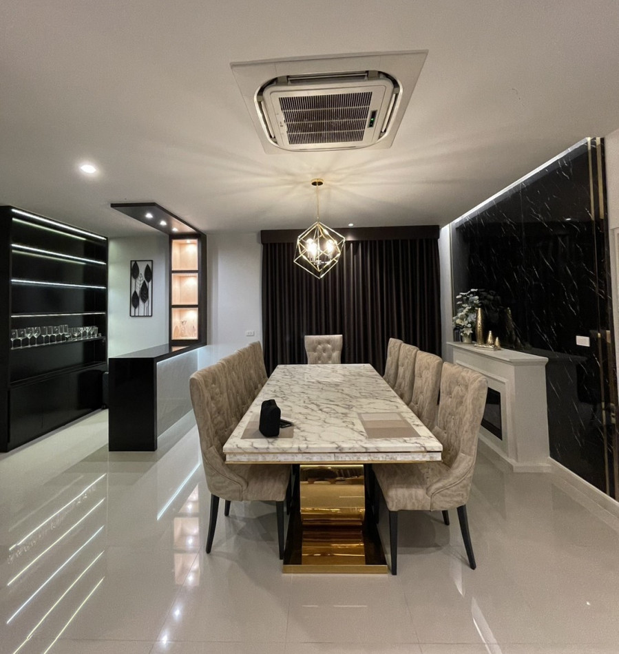 For SaleHouseChaengwatana, Muangthong : Luxury 2-story house for sale, Saransiri Chaiyaphruek - Chaengwattana, 97 sq m, 4 bedrooms, 5 bathrooms, new condition, with furniture.