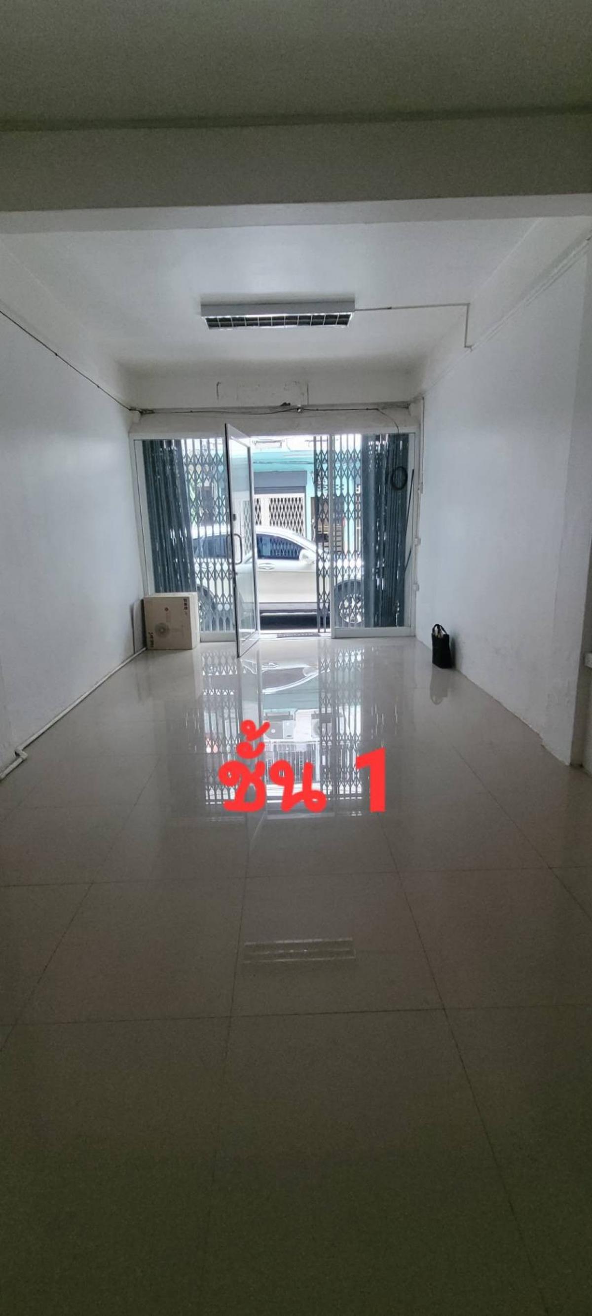 For RentShophouseOnnut, Udomsuk : Shophouse for rent, near BigC Onnut, BTS On Nut.