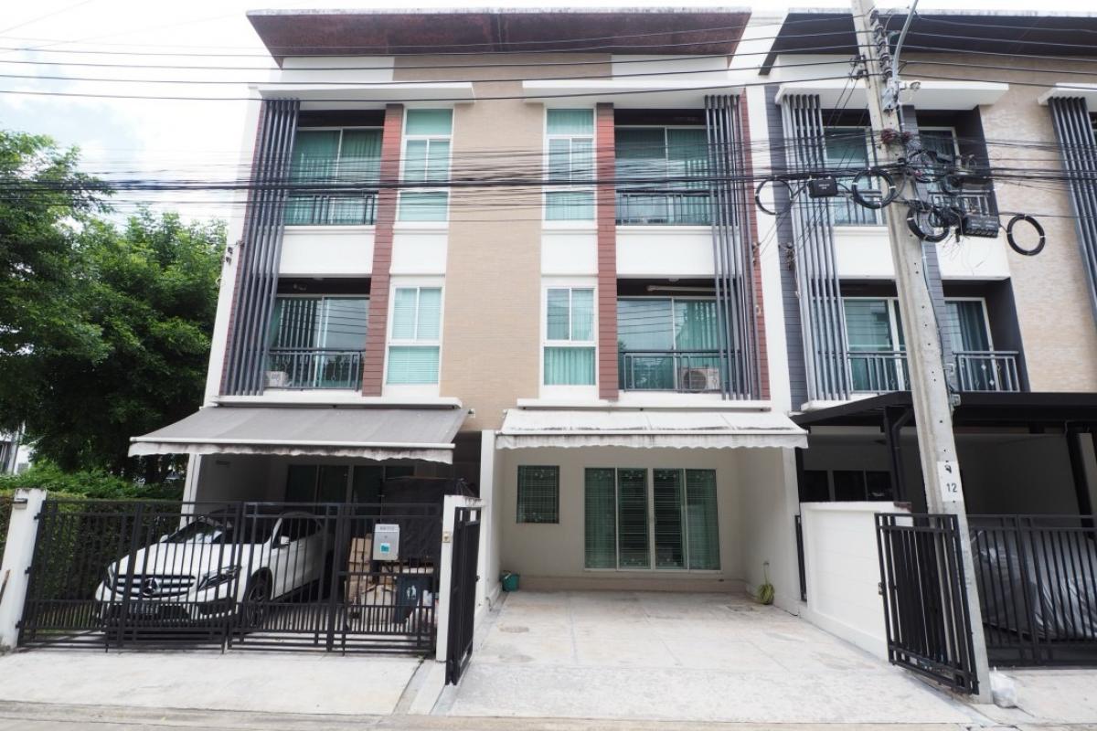 For SaleTownhouseChokchai 4, Ladprao 71, Ladprao 48, : Urgent sale, Baan Klang Muang, Chokchai 4, Soi 50, in front of the house, no one will hit anyone. Good condition, ready to move in