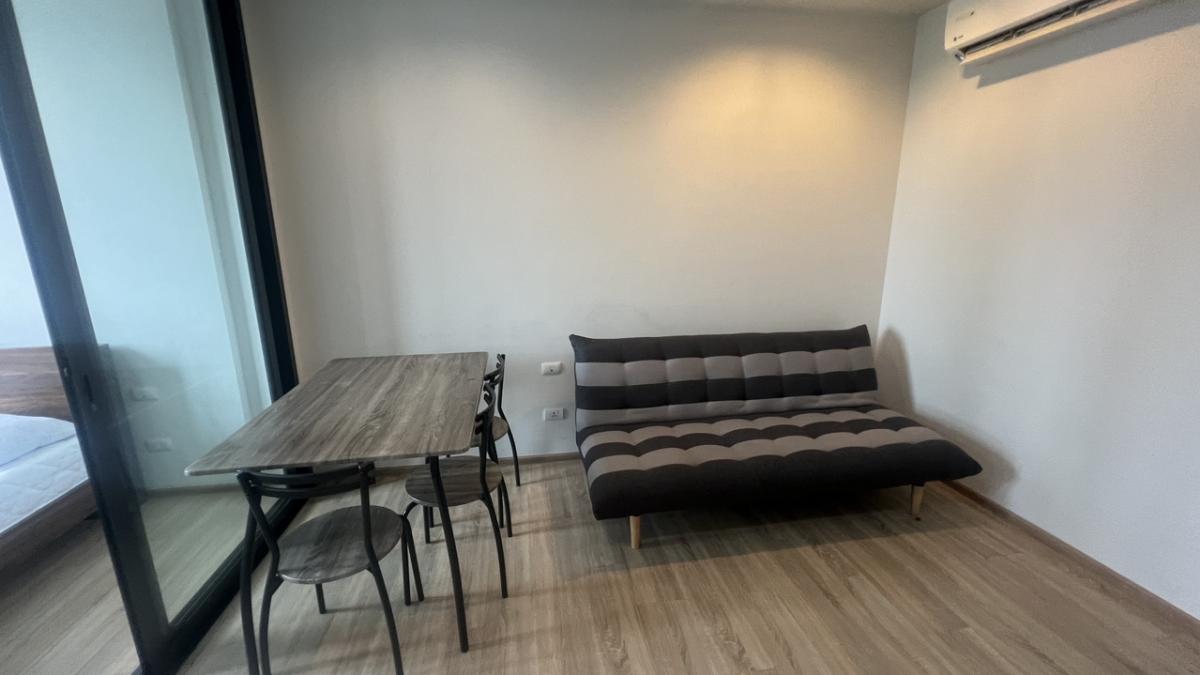 For RentCondoRama9, Petchburi, RCA : For rent Condo THE BASE GARDEN RAMA9AIRPORT LINK RAMKHAMHENG available rent 12500/baht/month Minimum rental contract 12 months #Details ✅ 1 bedroom, 1 bathroom ✅ Size 32 sq m. ✅ 8th floor#electrical appliances ✅ Air conditioner ✅ TV ✅ Refrigerator ✅ Micro