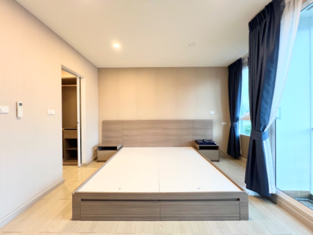 For SaleCondoLadprao, Central Ladprao : 1 bedroom condo, wide front, close to Zen Market and 2 BTS lines, fully furnished.