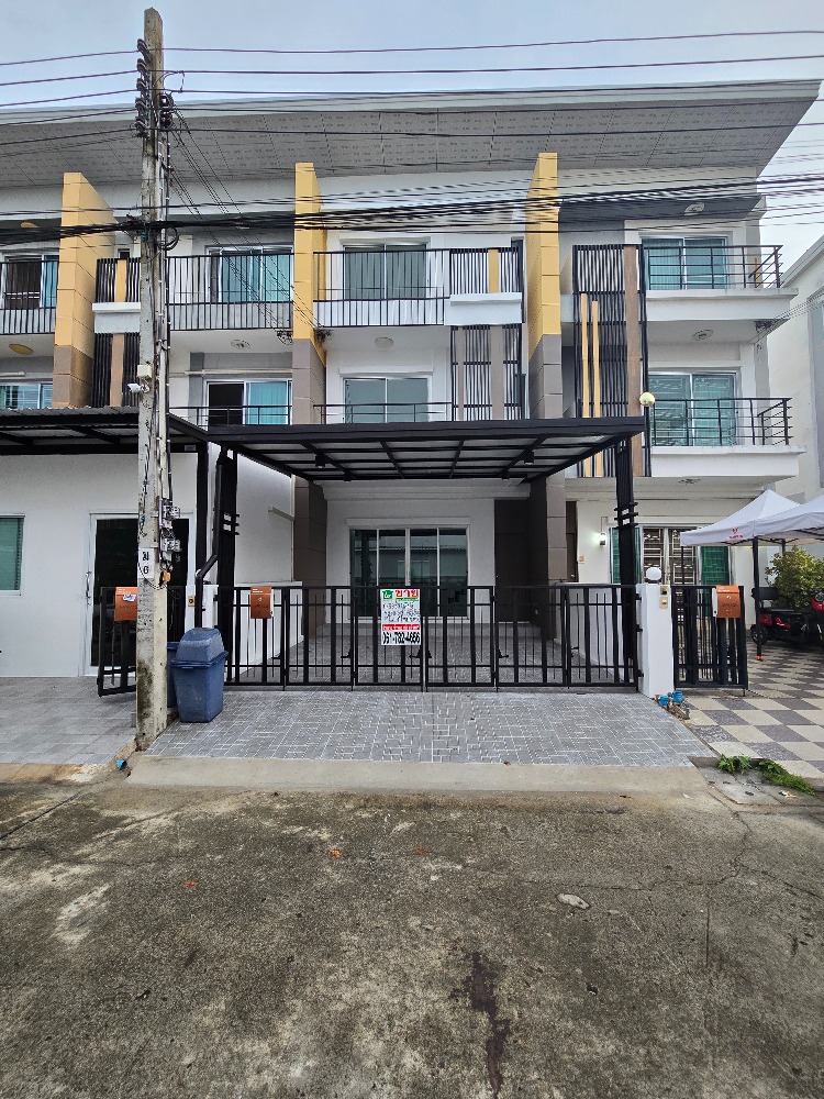 For SaleTownhouseNawamin, Ramindra : 3-story townhome for sale Newly renovated My Place Nawamin 70, Intersection 11, near Bodindecha 2 School.