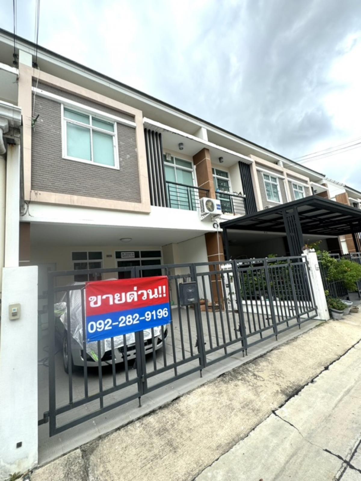 For SaleTownhouseThaphra, Talat Phlu, Wutthakat : 2-story townhome for sale, Winning Residence, Thoet Thai-Kanlapaphruek, only 10 minutes to Sathorn, very good location, convenient travel. Interested call: 0922829196