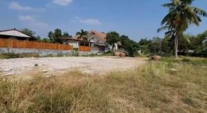 For SaleLandKhon Kaen : ❤️❤️Land for sale, with title deed, already filled, fenced, Mueang District, Khon Kaen Province, Ban Nong Lup, size 2 ngan 88 sq m, suitable for building a house, coffee shop, restaurant, selling for only 2.9 million. Interested, line tel0859114585 ❤️😇