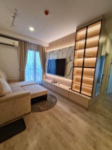 For RentCondoRama9, Petchburi, RCA : FOR RENT>> The Tree Pattanakarn - Ekkamai>> 2 bedrooms, corner room, 12th floor, furnished, ready to move in, near Airport Link Ramkhamhaeng #LV-MO406