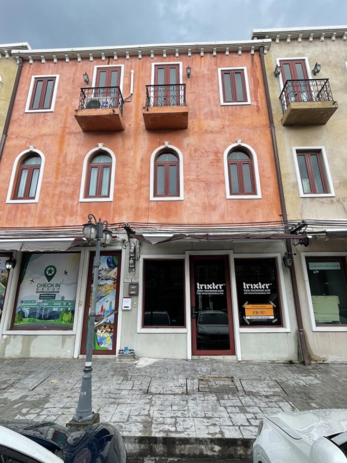 ให้เช่าทาวน์เฮ้าส์/ทาวน์โฮมเกษตรศาสตร์ รัชโยธิน : Building for sale/rent, Venice The Irish Watcharapol, suitable for renting an office, good location, lots of parking.Rental price: 26,000 baht/monthFor sale 7.4 million baht