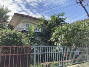 For RentHousePhutthamonthon, Salaya : RH1144 Single house for rent, 3 bedrooms, 2 bathrooms, partially furnished. Beautiful garden around the house Near Mahidol University, Salaya