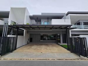 For RentHouseBangna, Bearing, Lasalle : ❤️❤️ House for rent at Vive Luxury Town Home Bangna KM.7 Interested line tel 0859114585 ❤️❤️House for rent at Vive Luxury Town Home Bangna KM.7 Project location next to the main road, Soi Ratchawinit Bang Kaeo. Only 150 meters from the entrance of Mega Ba