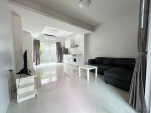 For RentTownhouseSamut Prakan,Samrong : ✔️* Rent*✔️✨ Townhome Baan Indy 3 (Indy 3) km 7 Bangna, good location, convenient travel, beautiful, ready to move in 🌟next to Mega Bangna🌟