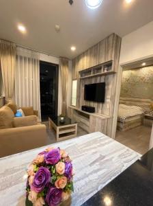 For RentCondoWongwianyai, Charoennakor : 🔥Urgent for rent🔥 Nye by Sansiri, 1 Bedroom Corner unit, high floor, very beautiful view.