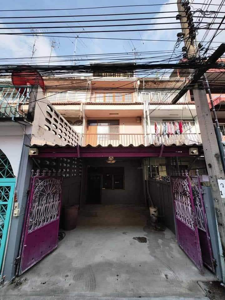 For RentTownhouseRama3 (Riverside),Satupadit : 4-story townhouse for rent, Rama 3, near terminal21, 17 sq m., parking available, near the main road, suitable for living/office/warehouse 064-974-2441