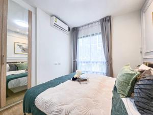 For SaleCondoBangna, Bearing, Lasalle : 🪙💰 Prime location, must hurry‼️• ⟨⟨🏡Icondo Sukhumvit 105⟩⟩ 🌈Newly decorated in green and white tones. Gives a fresh, warm, comfortable, modern look. 🛋Matches perfectly with furniture. Complete facilities Ready for you to experience living today🚨🚨🚨