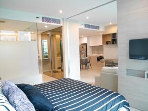 For RentCondoSukhumvit, Asoke, Thonglor : OMG828  Large 1 Bedroom / Asoke area / available NOW 23-Jul-24  [ The Room Sukhumvit 21 ]