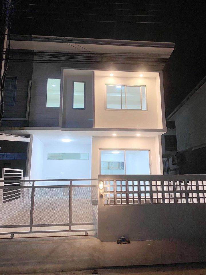 For SaleTownhouseKaset Nawamin,Ladplakao : 2-story townhome for sale, corner plot, The Connect Village 9, Kaset-Nawamin. Cheapest in this area