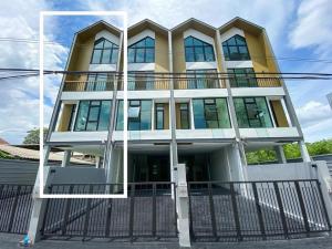 For RentHome OfficeOnnut, Udomsuk : For rent, 4-story home office, corner unit, Soi Sukhumvit 101/1, between BTS Punnawithi and Udomsuk, parking for 3 cars, company registration. /Can rent company name