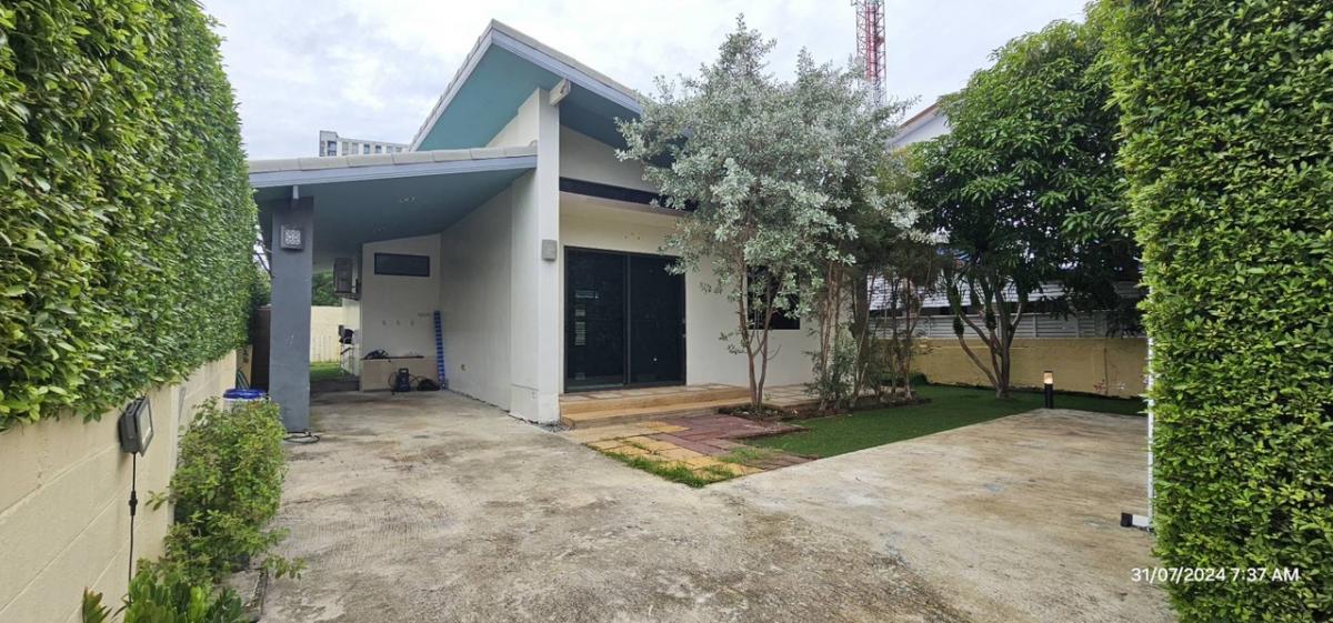 For RentHouseChaengwatana, Muangthong : 1-story detached house for rent, 3 bedrooms, 2 bathrooms, partially furnished.