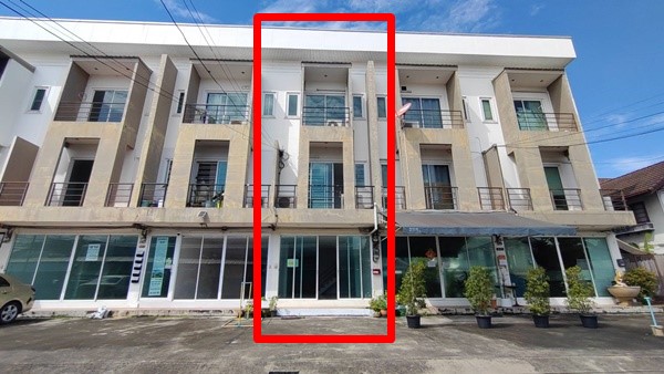 For RentTownhouseSeri Thai, Ramkhamhaeng Nida : For rent 3-story townhome with air conditioning. Sammakorn Village, Ramkhamhaeng 110, suitable shop/office, able to register a company