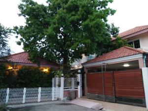 For RentHouseLadprao, Central Ladprao : 2-story detached house for rent, Lat Phrao 64 Road. Air conditioning, complete furniture There are 3 bedrooms, 3 bathrooms. Monthly rental price 37,000 baht