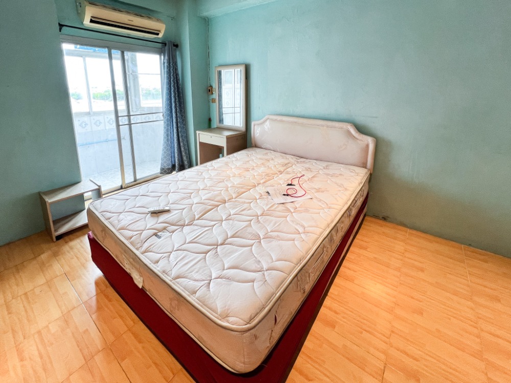 For SaleCondoChaengwatana, Muangthong : 🔥Urgent, selling very cheap, Lotus Condo Town 2, only 800 meters from Central Chaengwattana, corner room, ready to move in, selling for only 550,000 baht.