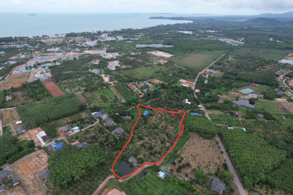 For SaleLandRayong : Land for sale, beautiful durian orchard, good location, near Mae Phim Beach, Klaeng District, Rayong Province.