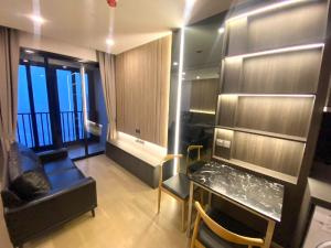 For RentCondoSukhumvit, Asoke, Thonglor : 1 bedroom, there is no better price than this, next to Terminal 21 BTS MRT Sukhumvit Asoke.