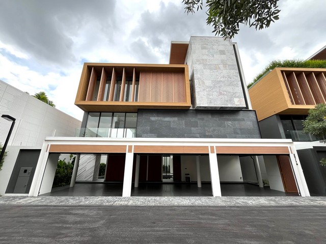 For SaleHouseKaset Nawamin,Ladplakao : Large 4-story detached house for sale, The Primary V (The Primary V), Kaset-Nawamin.  Land area 105.8 sq m. Usable area 1,000 sq m. House type SOLARIS (Type SOLARIS) 4 story house 5 bedrooms 8 bathrooms 2 dressing rooms,