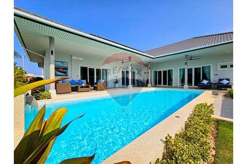 ขายบ้านหัวหิน ประจวบคีรีขันธ์ : Brand New Luxury Pool Villa (Type A) in Hua Hin Soi 112 For Sale