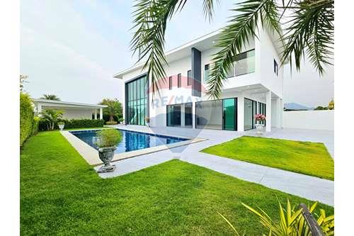 For SaleHouseHuahin, Prachuap Khiri Khan, Pran Buri : Brand New Luxury Pool Villa, 4 Bed 6 Bath in Hua Hin - Cha Am For Sale